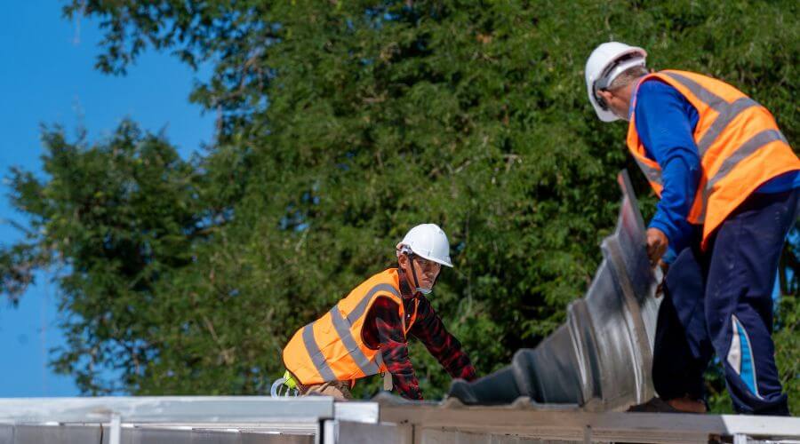 Professional gutter cleaning in Sonora, CA
